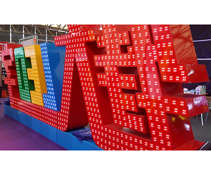 关于临沂亚克力灯箱的特点