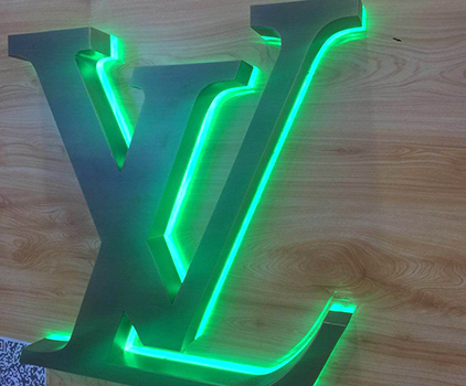 吸塑发光字：多元场景与人群的视觉营销利器